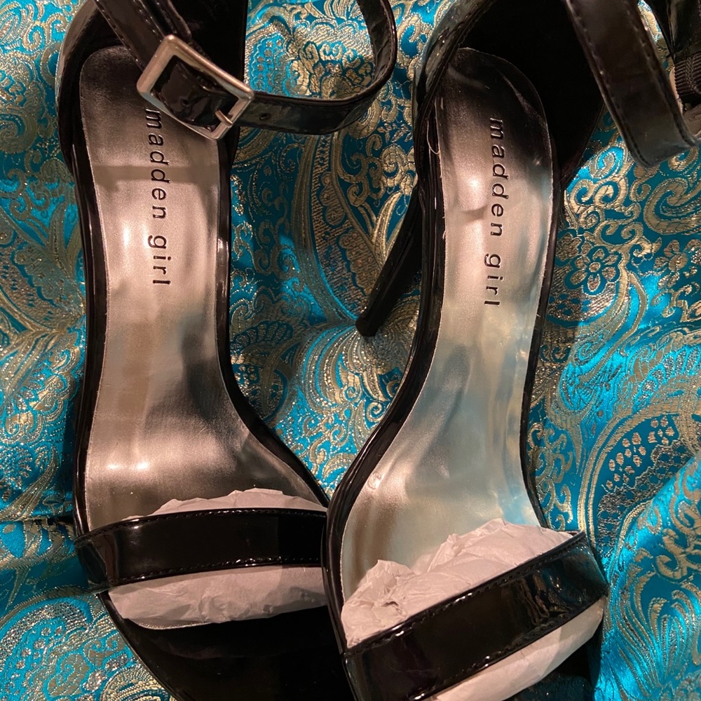Madden Girl Dafney black patent pumps